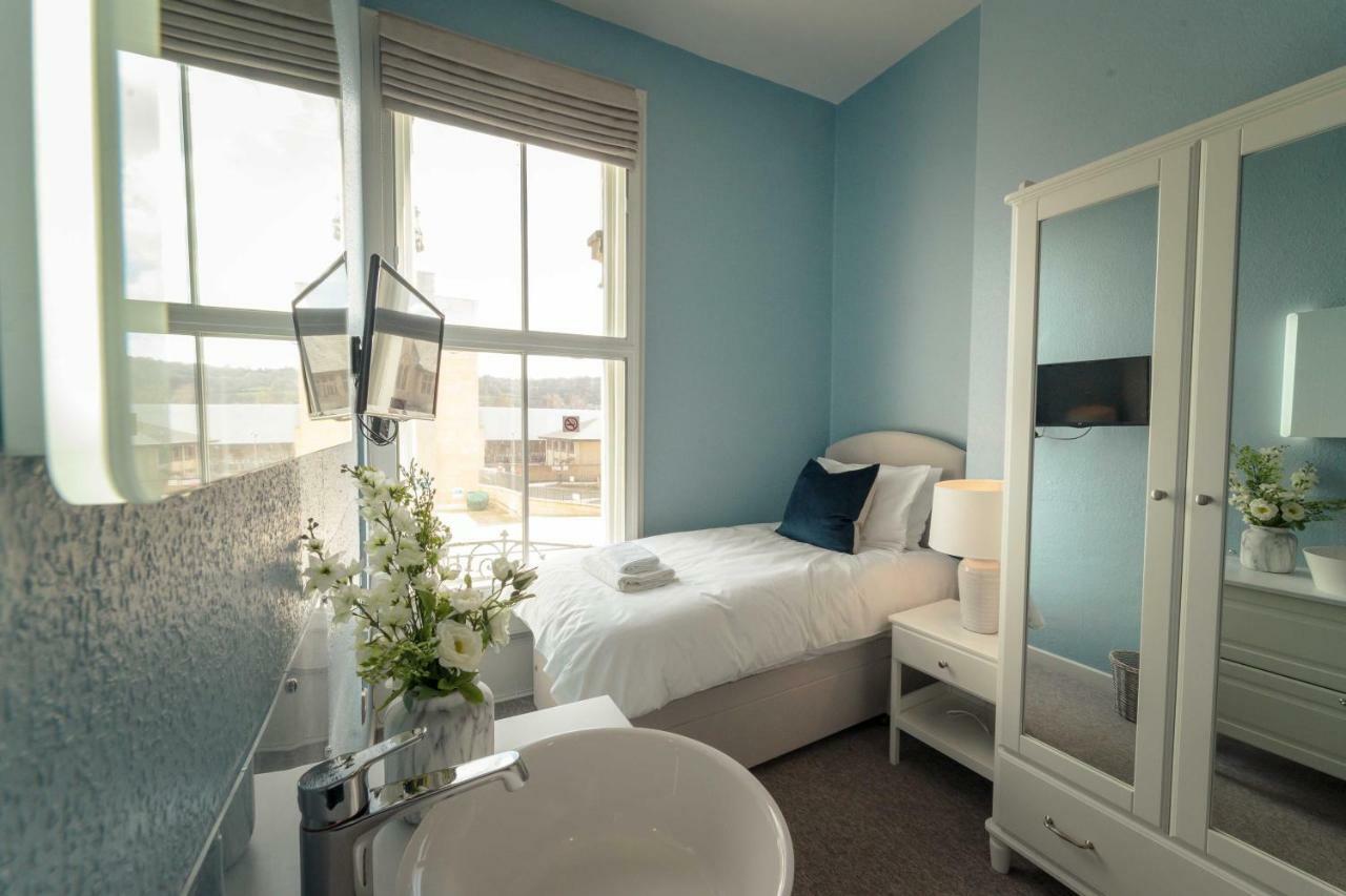 Chambre Lits Jumeaux avec Salle de Bains Commune