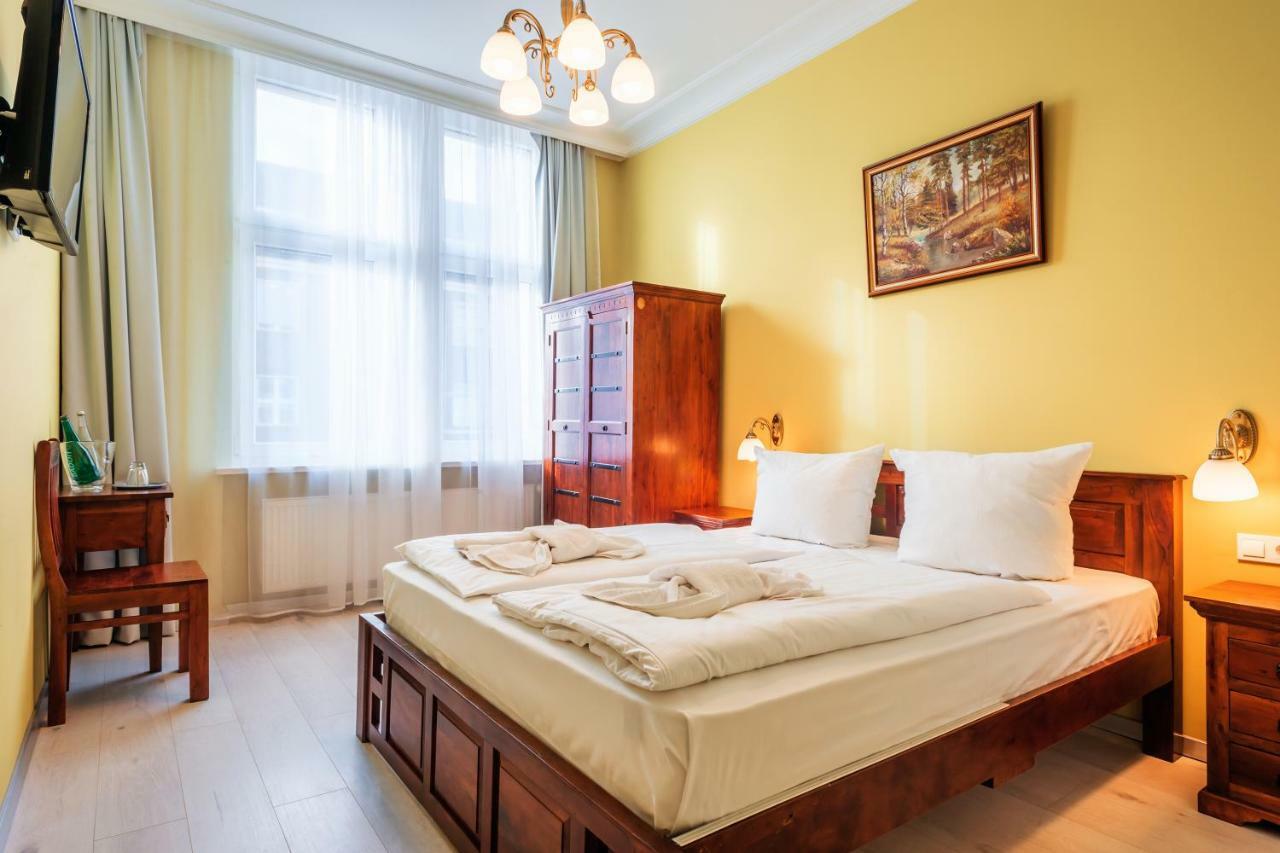 Doppel- oder Zweibettzimmer