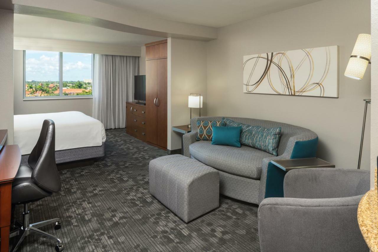 Suite con cama extragrande y sofá cama