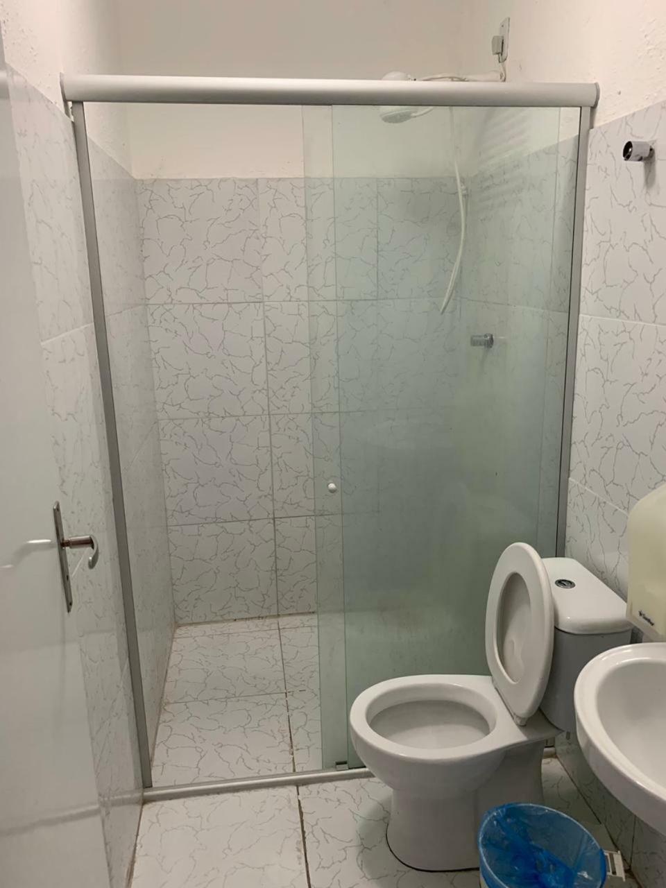 Quarto com Cama de Casal ou 2 de Solteiro e Banheiro Privativo