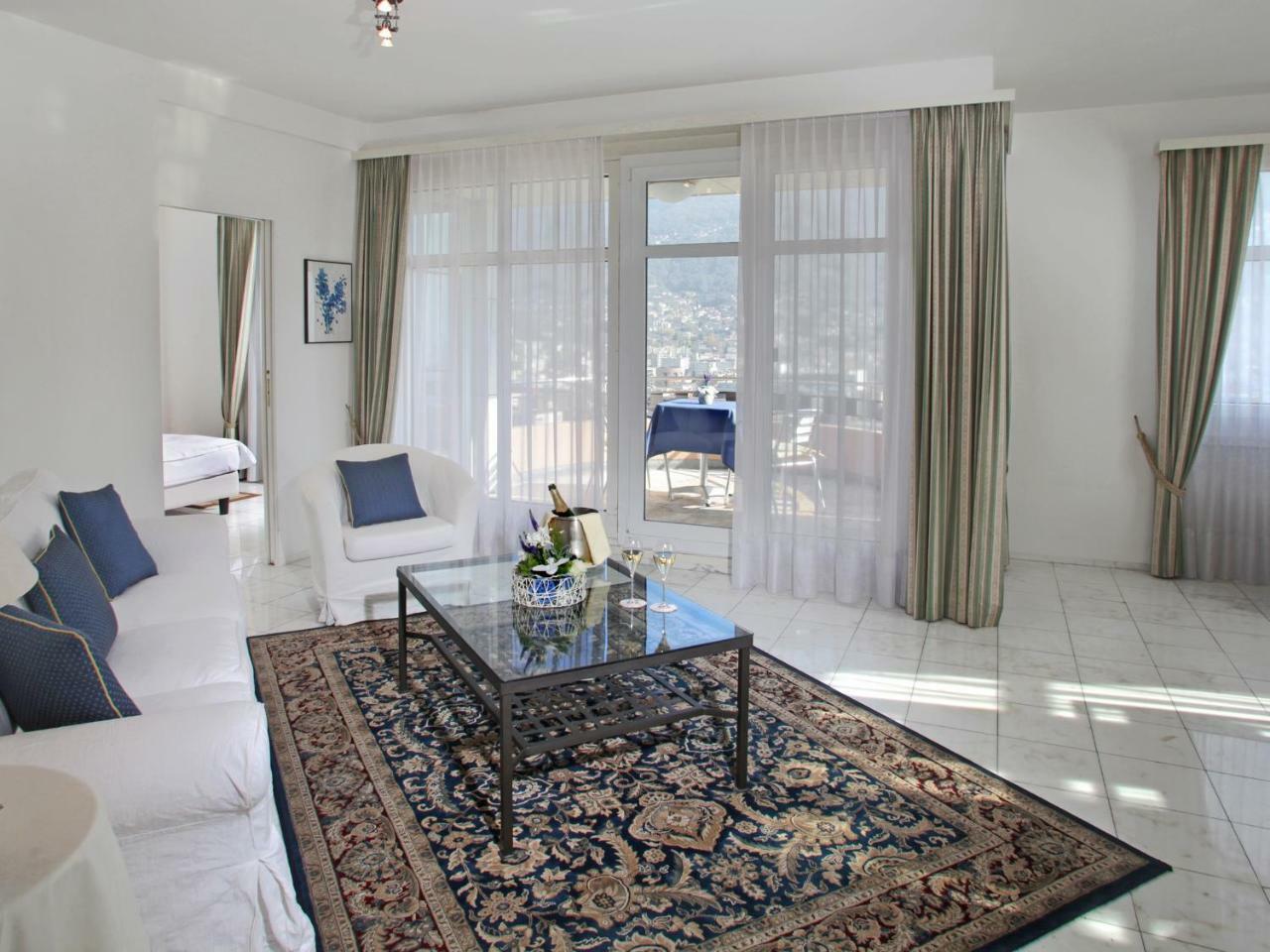 Premium Suite Lake View