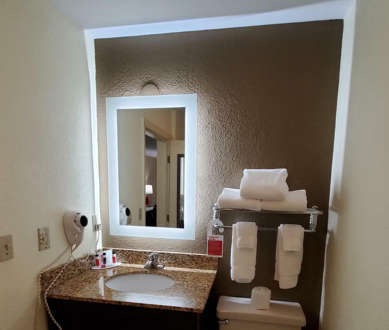 Standard Room with King Bed and Spa Bath Non-Smoking