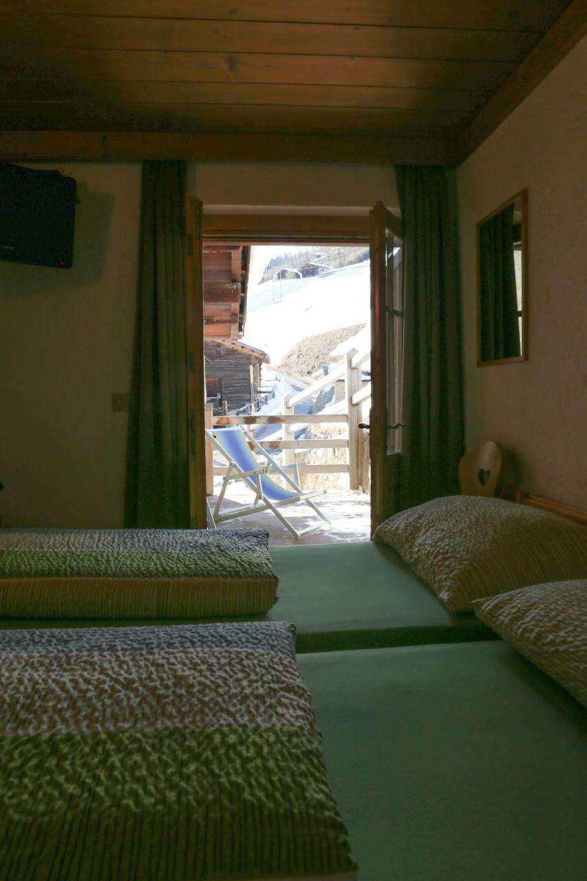 Double or Twin Room with Mountain View