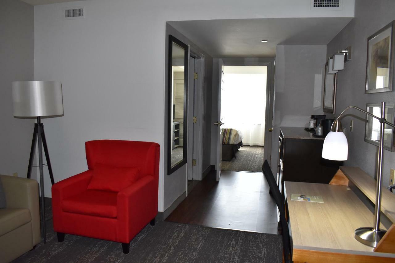 One-Bedroom King Suite Non-Smoking