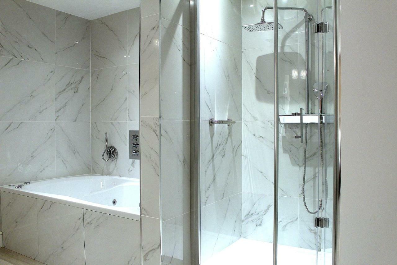 Signature Suite with Jacuzzi