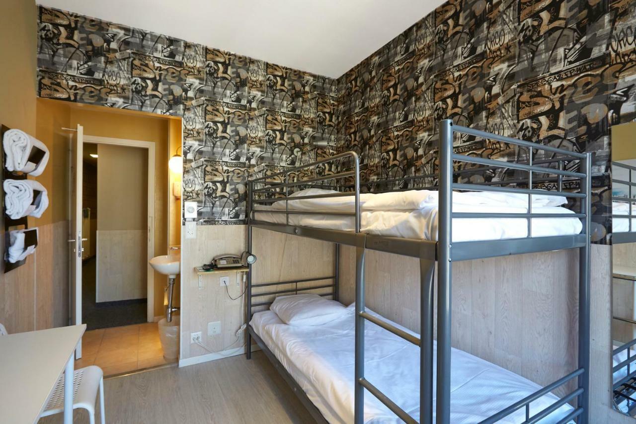 Bunk Bed Room Shared Toilet,784057518:JPEG