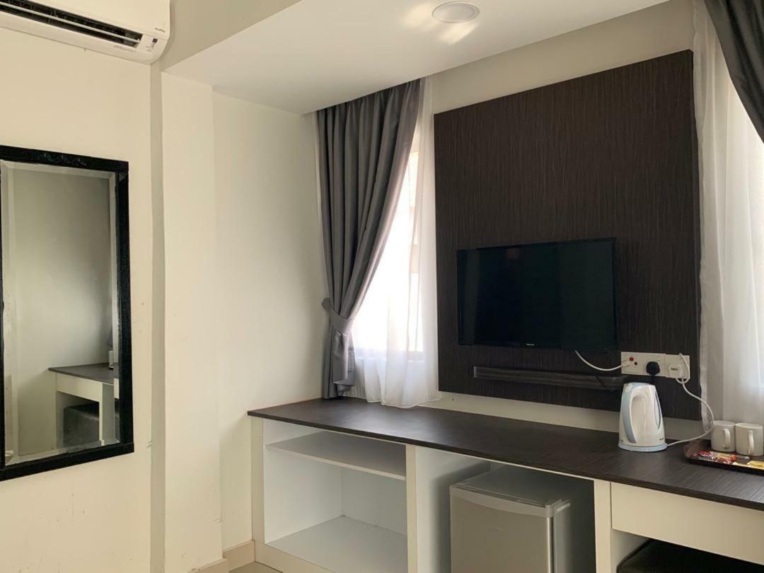 Deluxe Studio