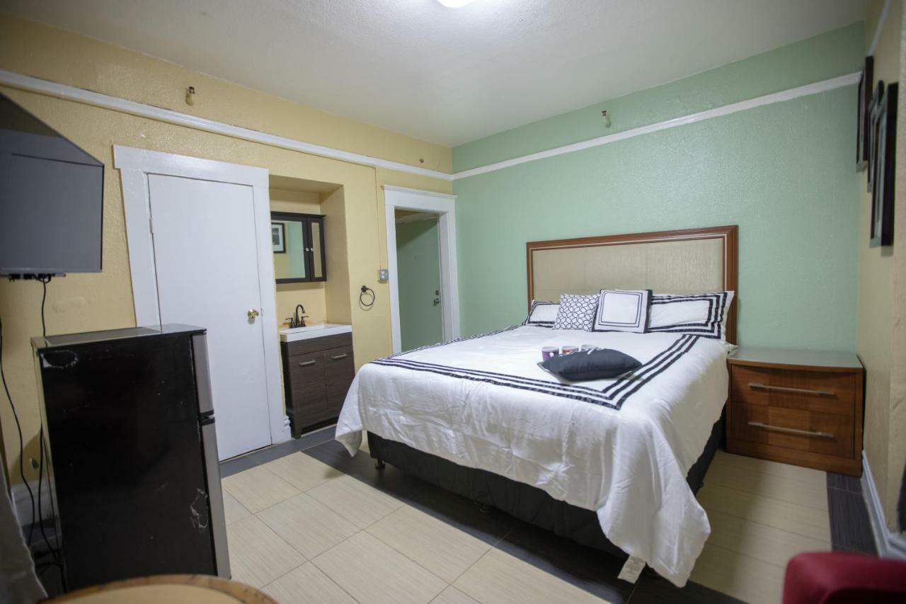 Deluxe King Room - Private Bathroom