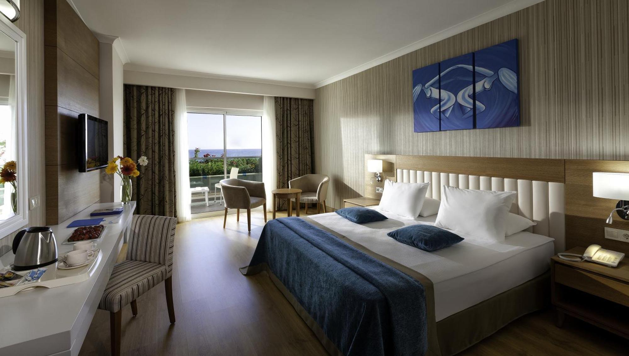 Double or Twin Room with Partial Sea View,1017352765:JPEG