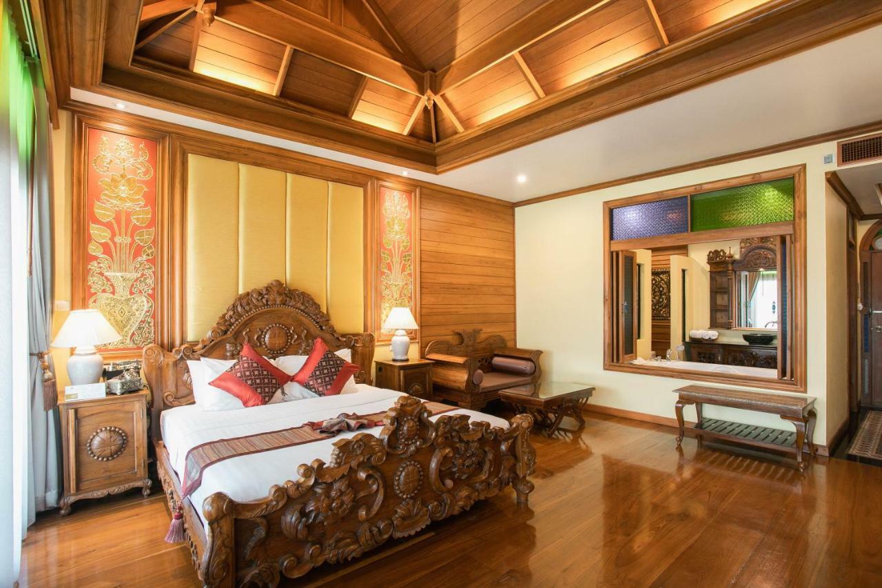 Luxury King Bed with Spa bathtub and Private Balcony,784017363:JPEG