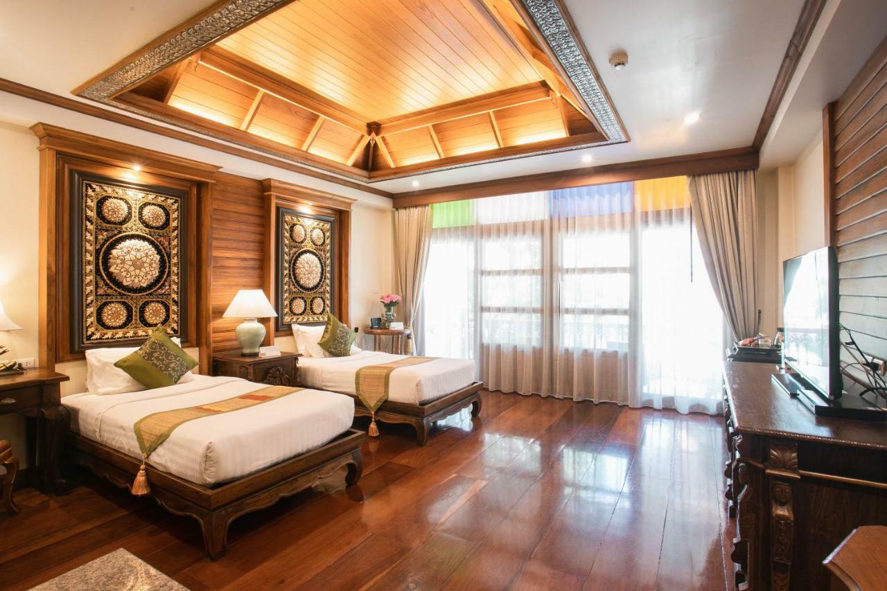 Luxury Twin Bed with Spa bathtub and Private Balcony,784019358:JPEG
