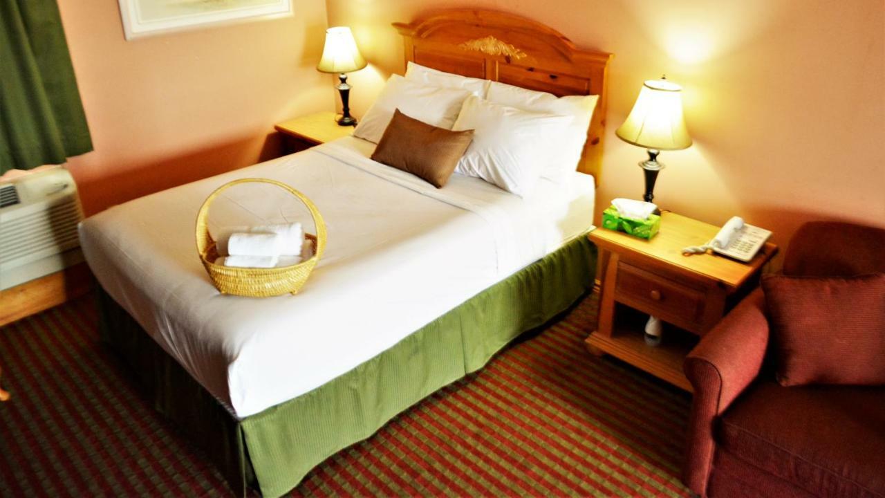 Queen Room - Non-Smoking