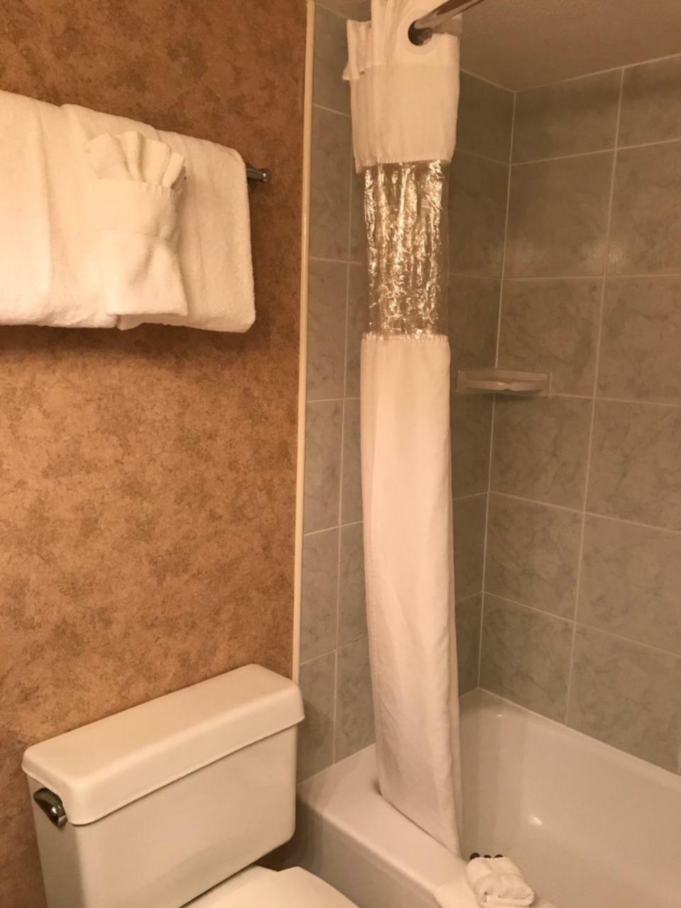 One-Bedroom Parlor Room - Non-Smoking