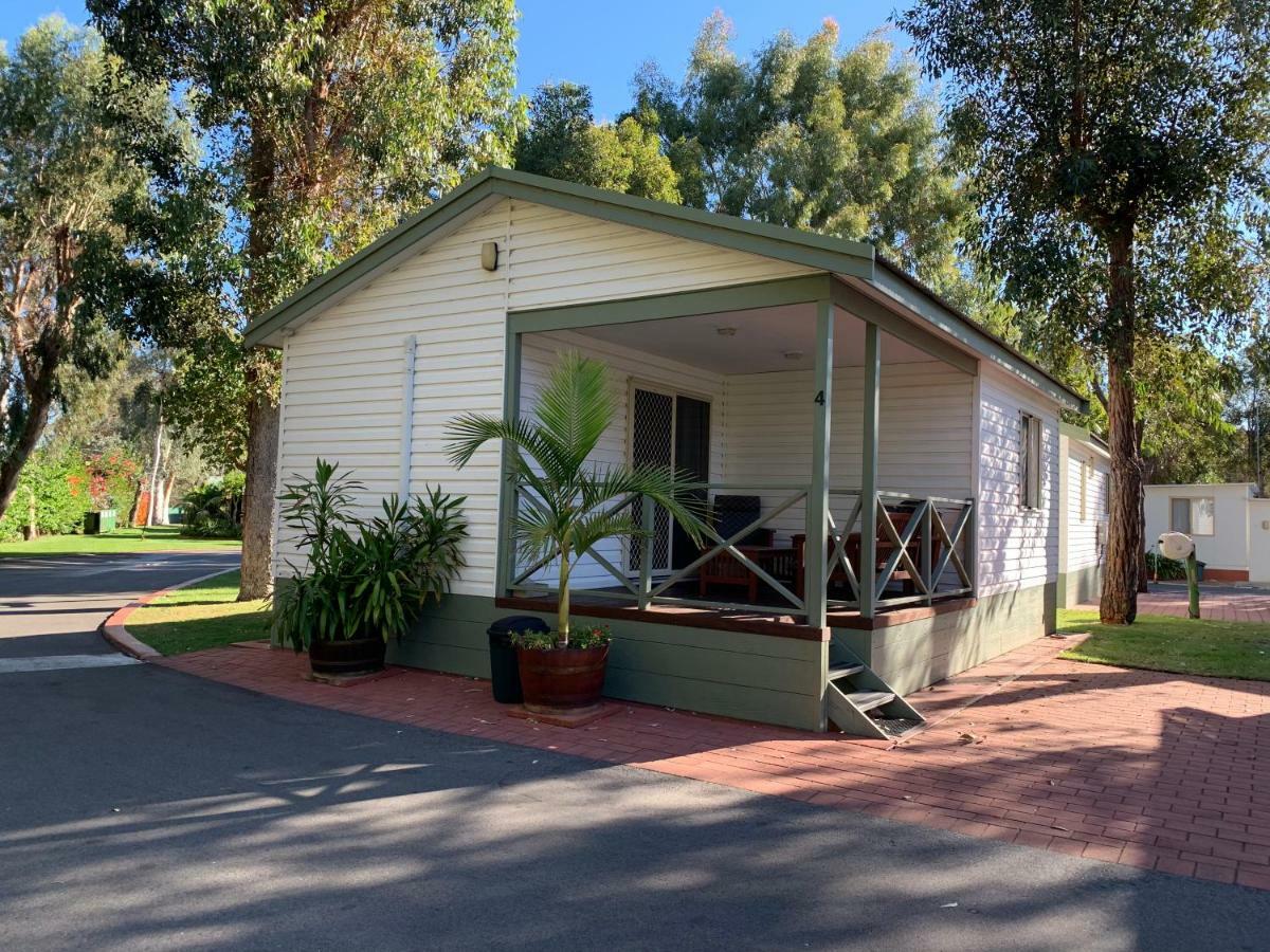 Ensuited Park Cabin Outdoor Lounge