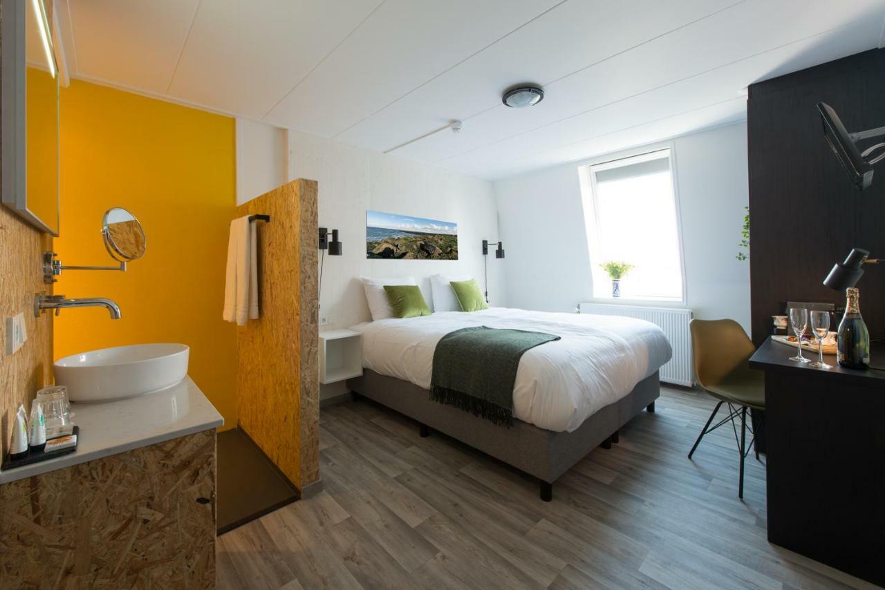 Deluxe Double Room pets allowed,791270397:JPEG