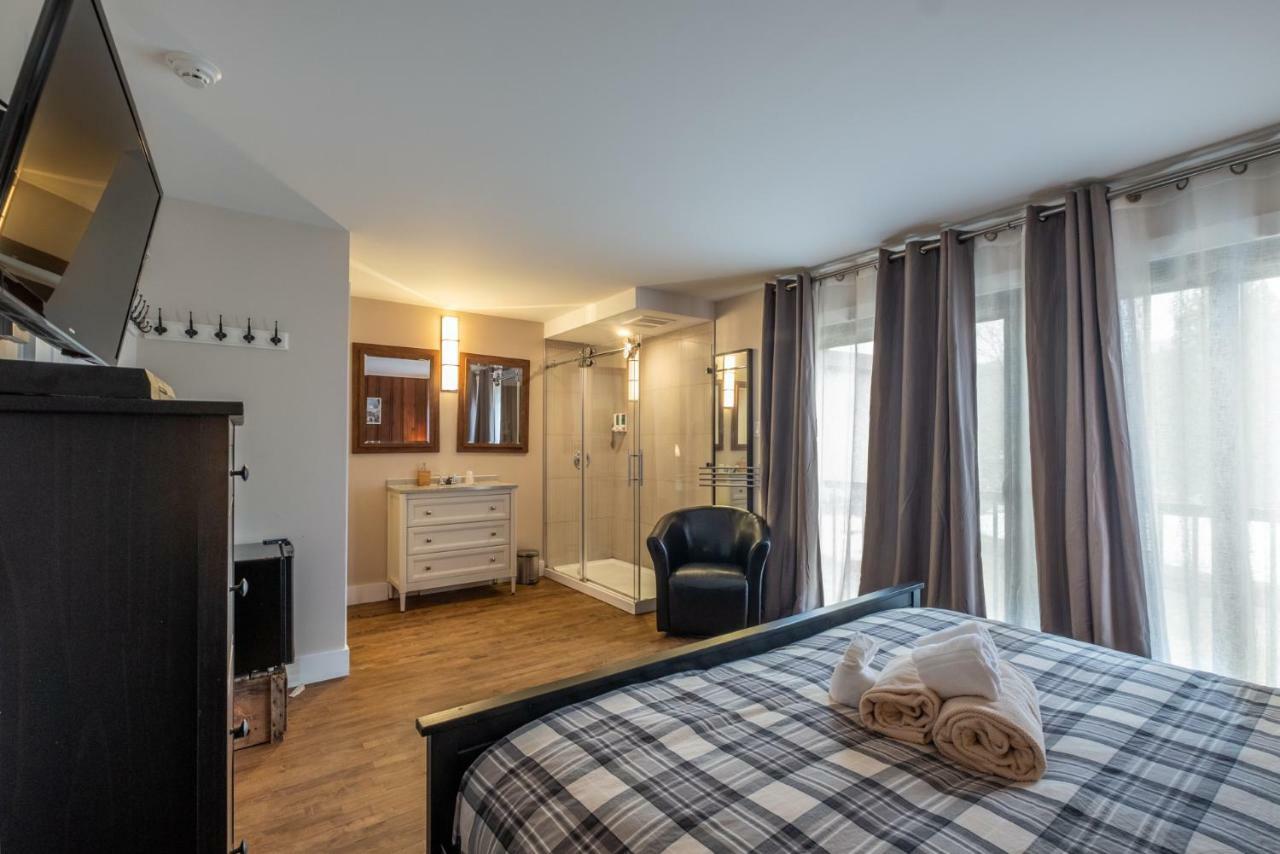 King Room with Mini-Fridge