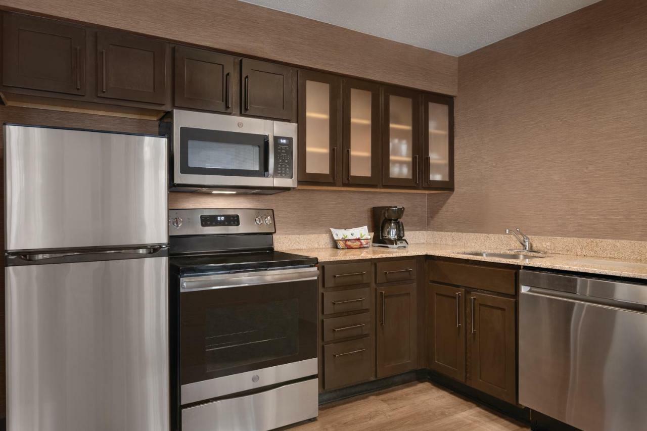 One-Bedroom Queen Suite