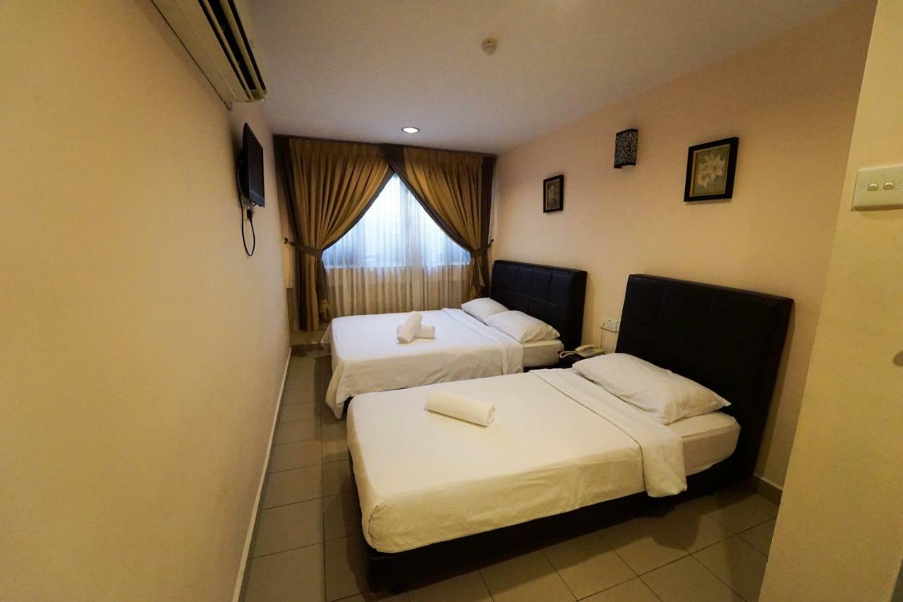 Family Room (3 Adults)