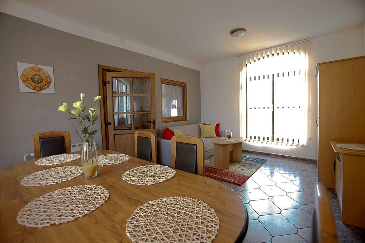 Apartment mit Terrasse