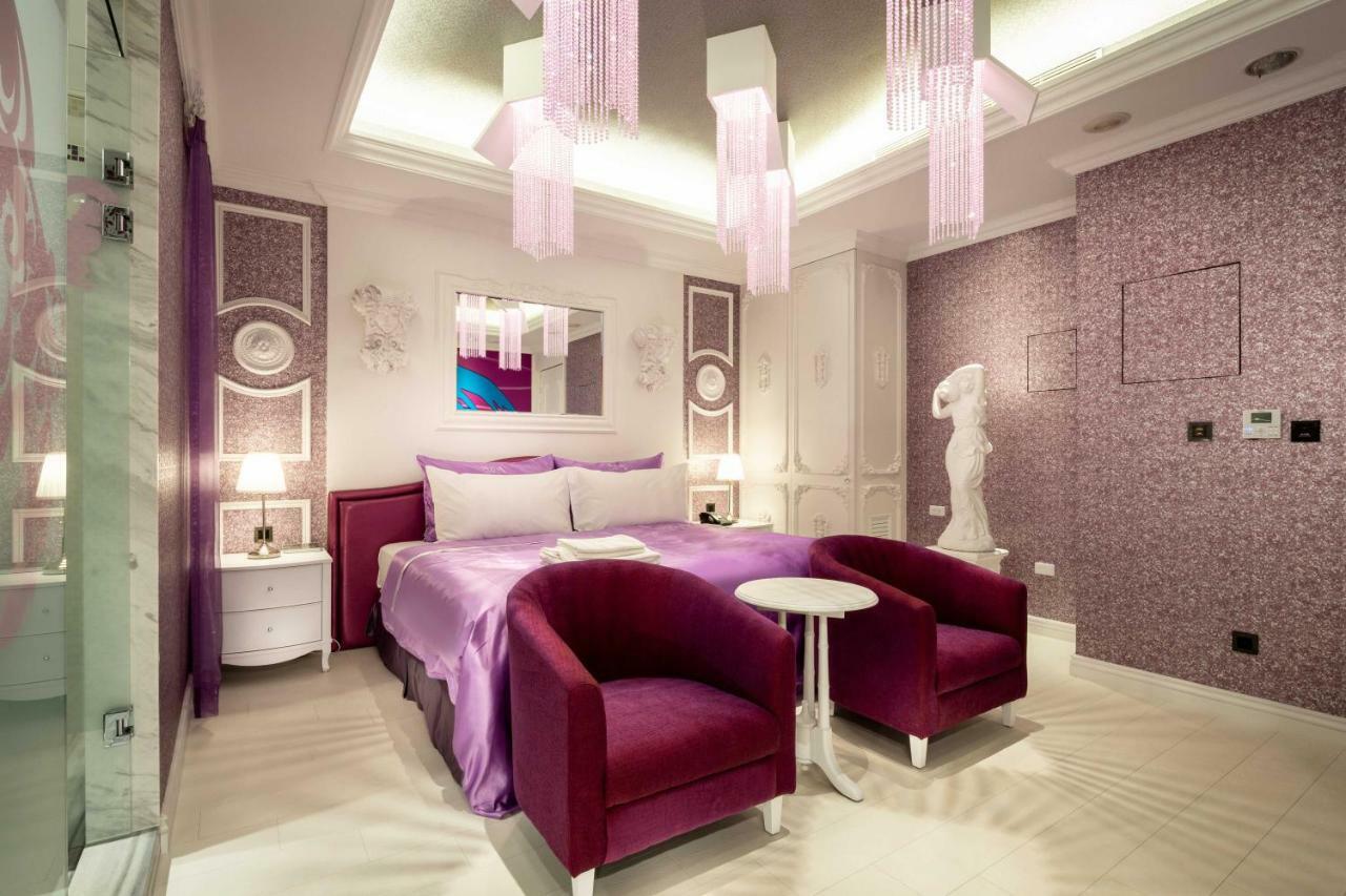 Business Double Room - No Garage and No Bathtub (No Pets Allowed)