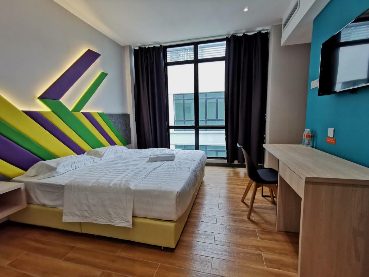 Deluxe Queen Room