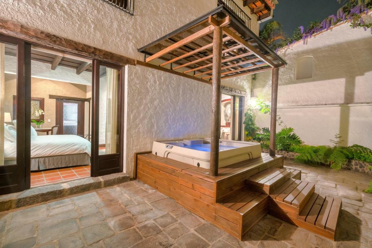 Deluxe Suite with Spa Bath