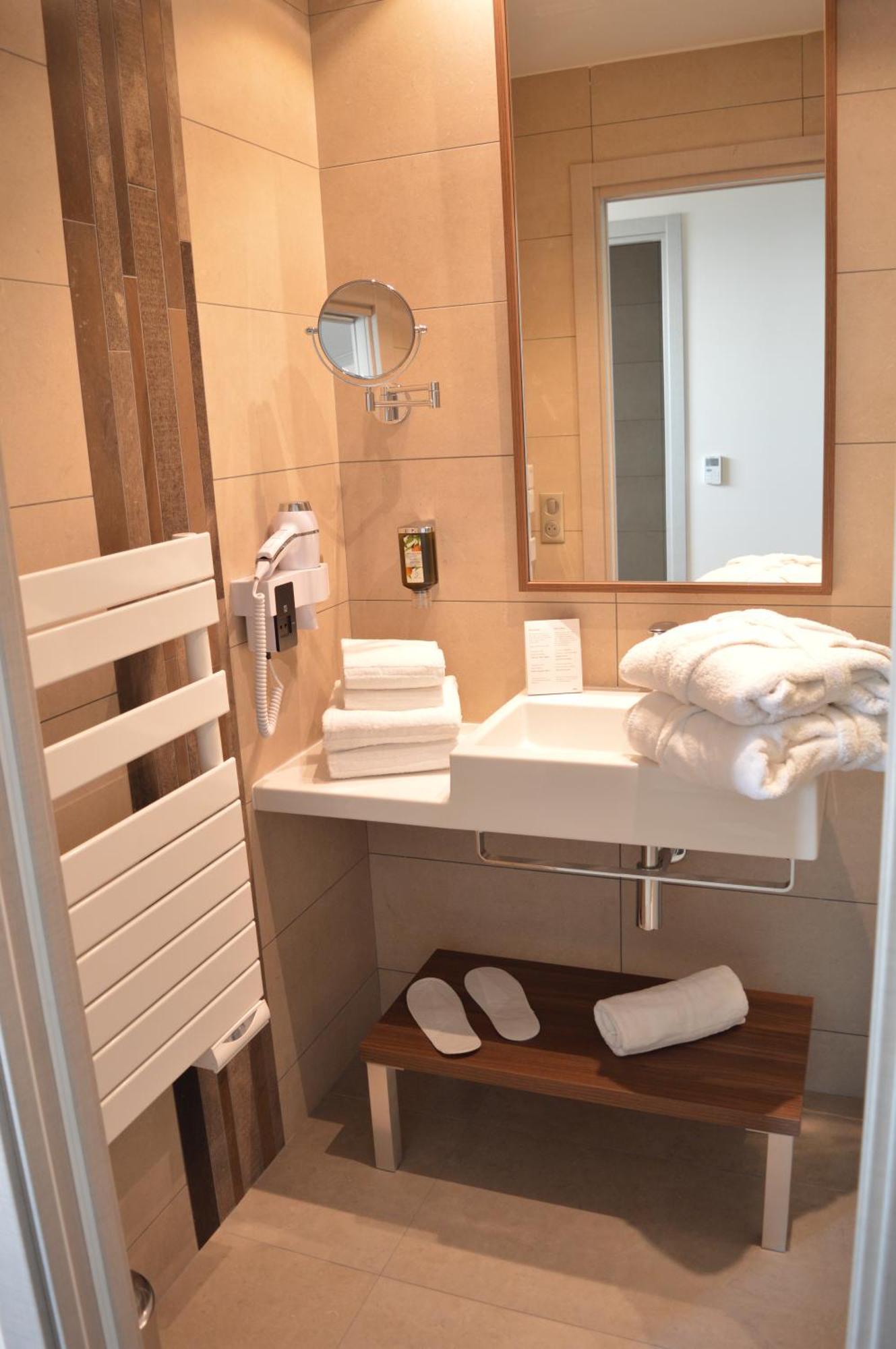 Suite Royale avec Bain à Remous - Vue sur Mer