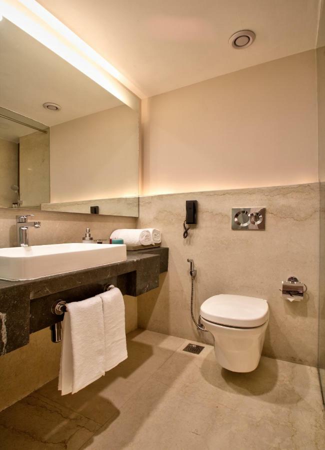 Deluxe King Room: Avail 20% discount on F&B, 1+1 Happy Hour from 1pm - 11pm on selected brands at Lattice Bar, Guaranteed Early Check-In upto 2 hours
