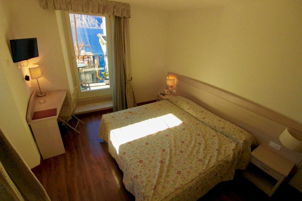 Double or Twin Room with Balcony and Lake View