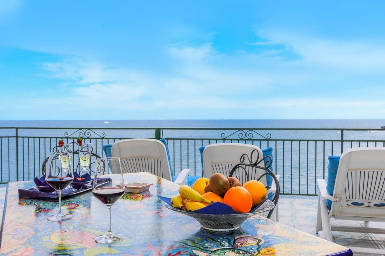 Suite Junior avec Terrasse - sans Vue Directe sur Mer
