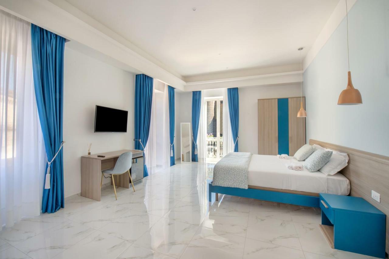 King Suite with Sea View and Spa Bath