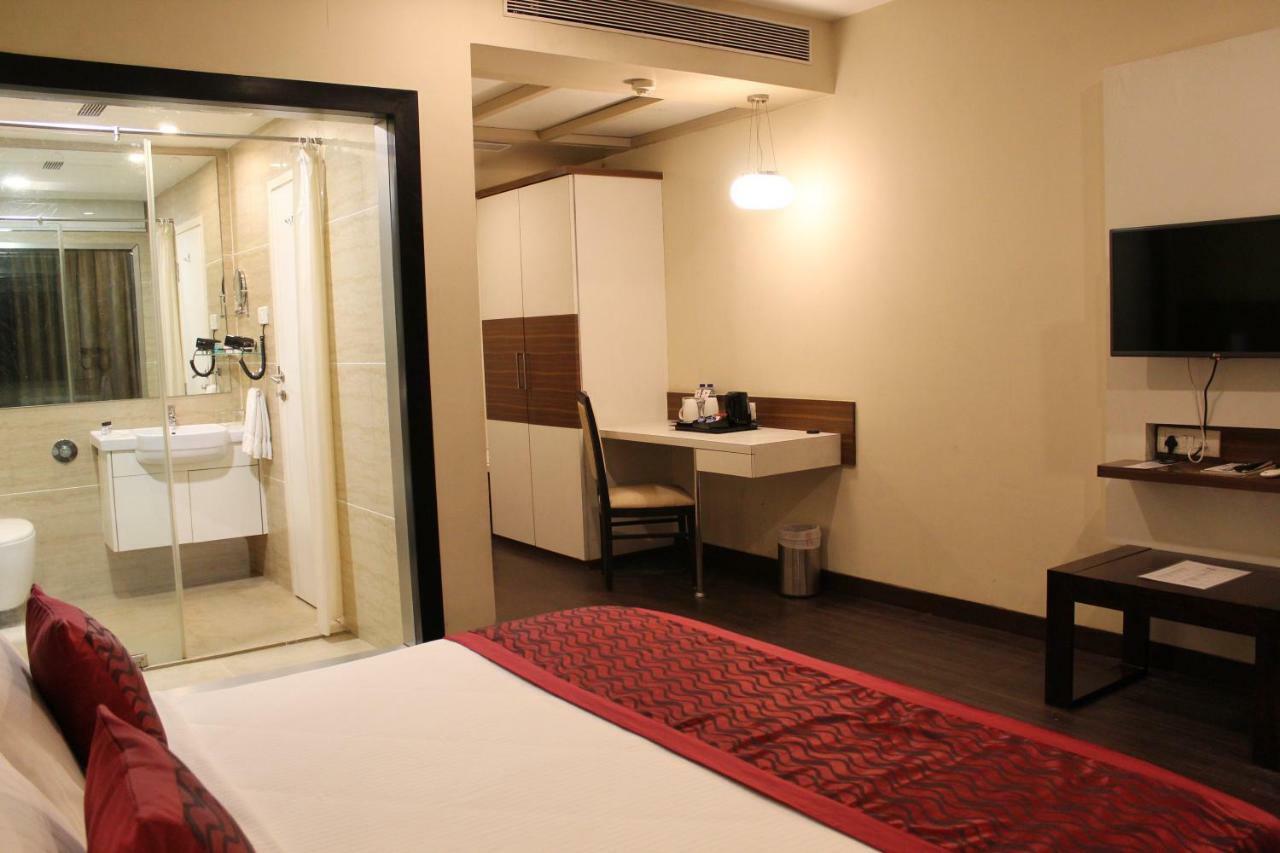 Super Deluxe Room King Bed with 10% off on Food & Beverage services