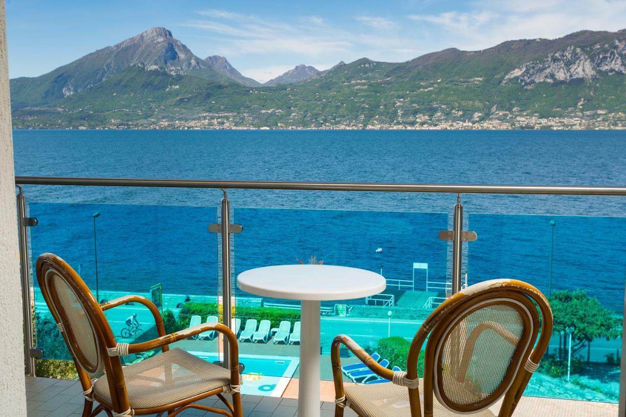 Dreibettzimmer mit Balkon und Seeblick
