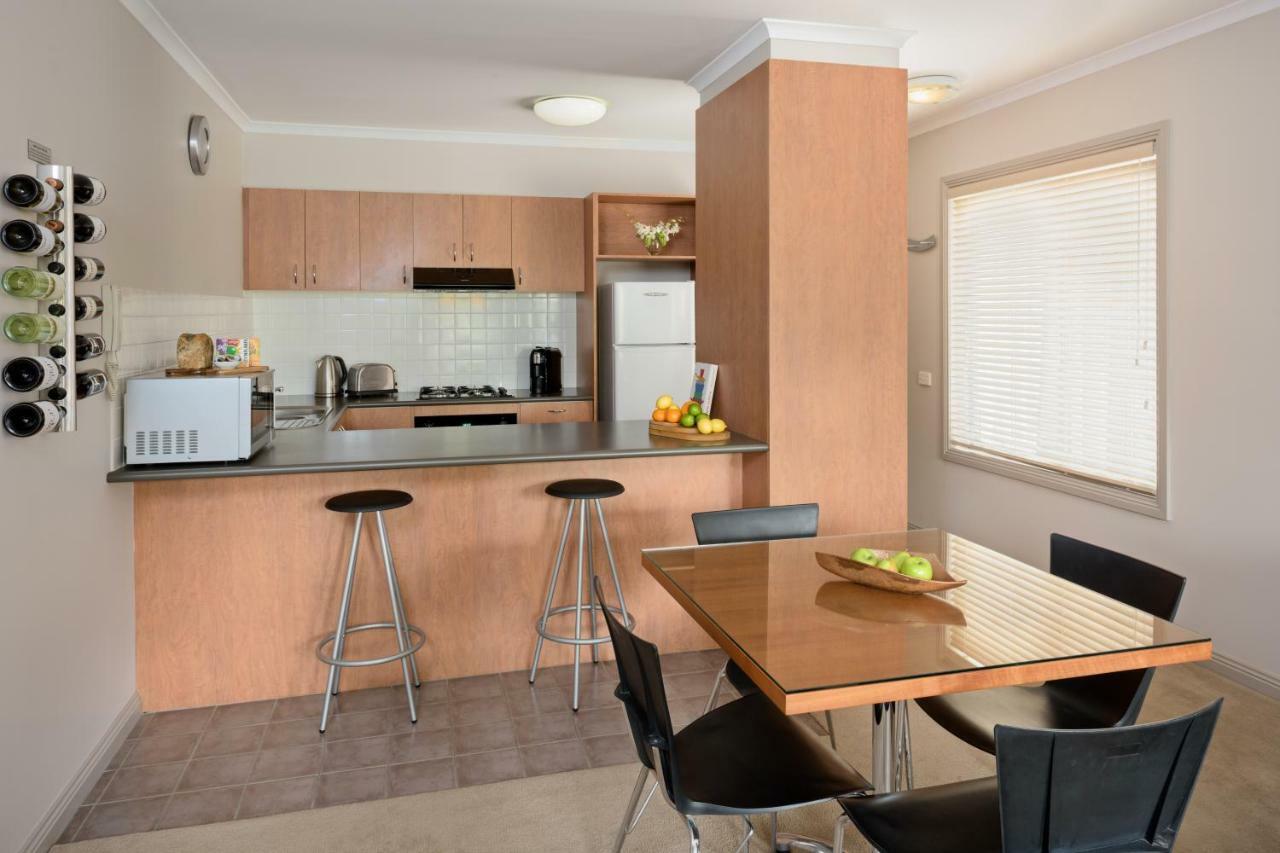 Deluxe One-Bedroom Apartment