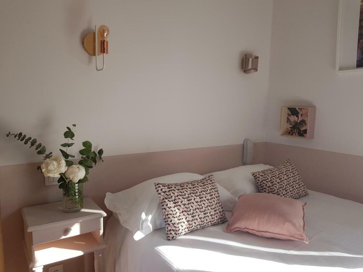 Small Double Room,791635917:JPEG