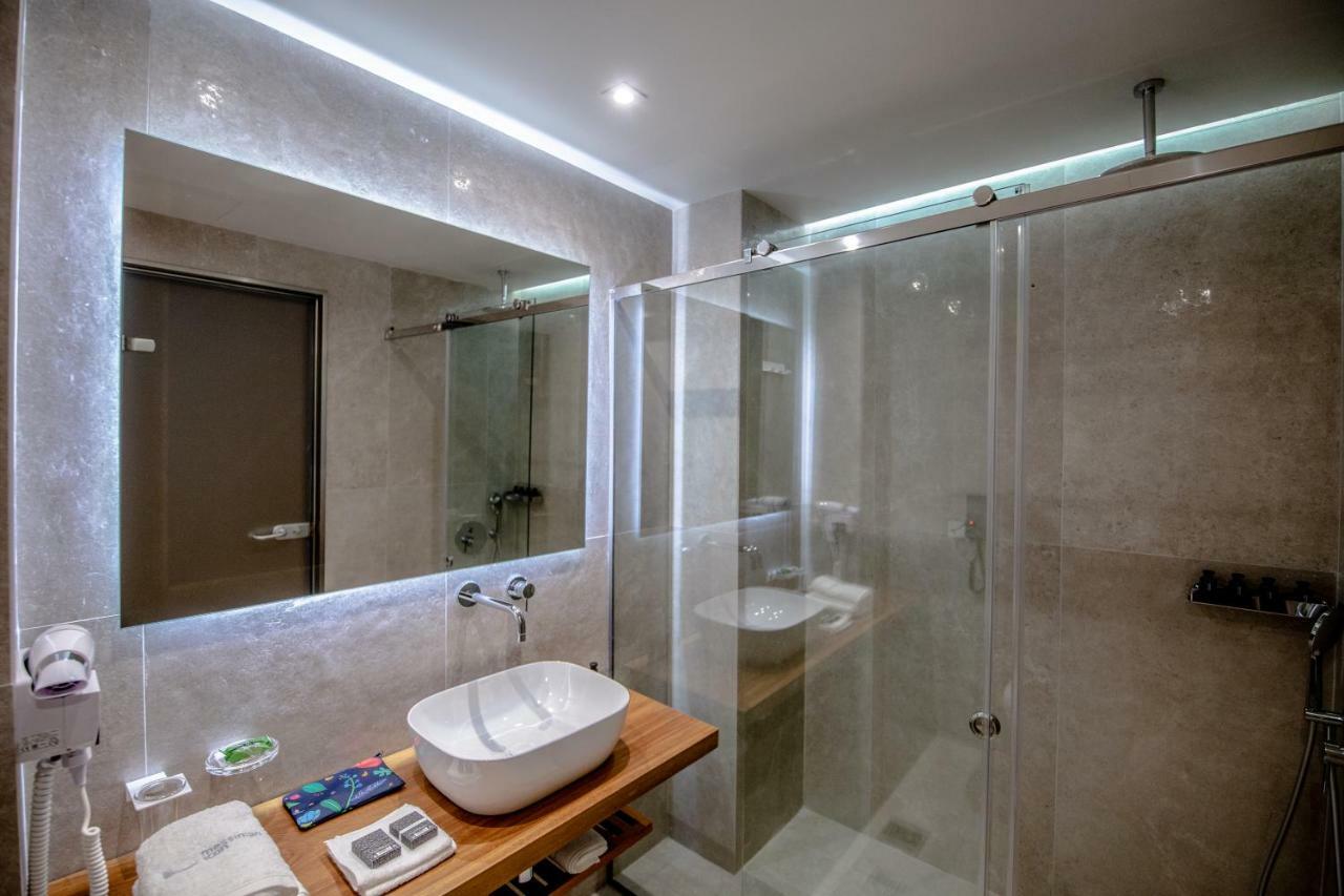 Deluxe Double or Twin Room with Sea View