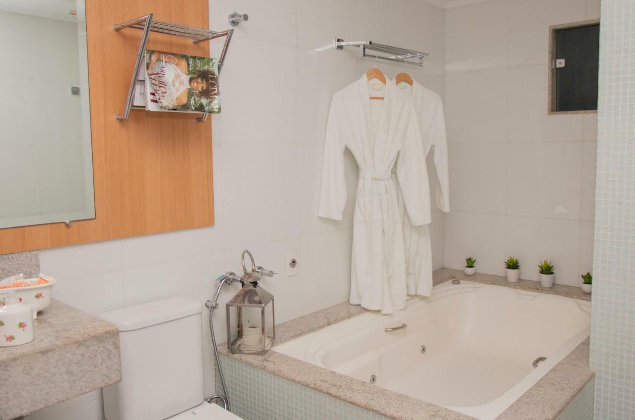 Queen Suite with Spa Bath