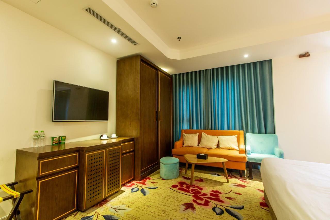 Suite Double with Partial Ocean View