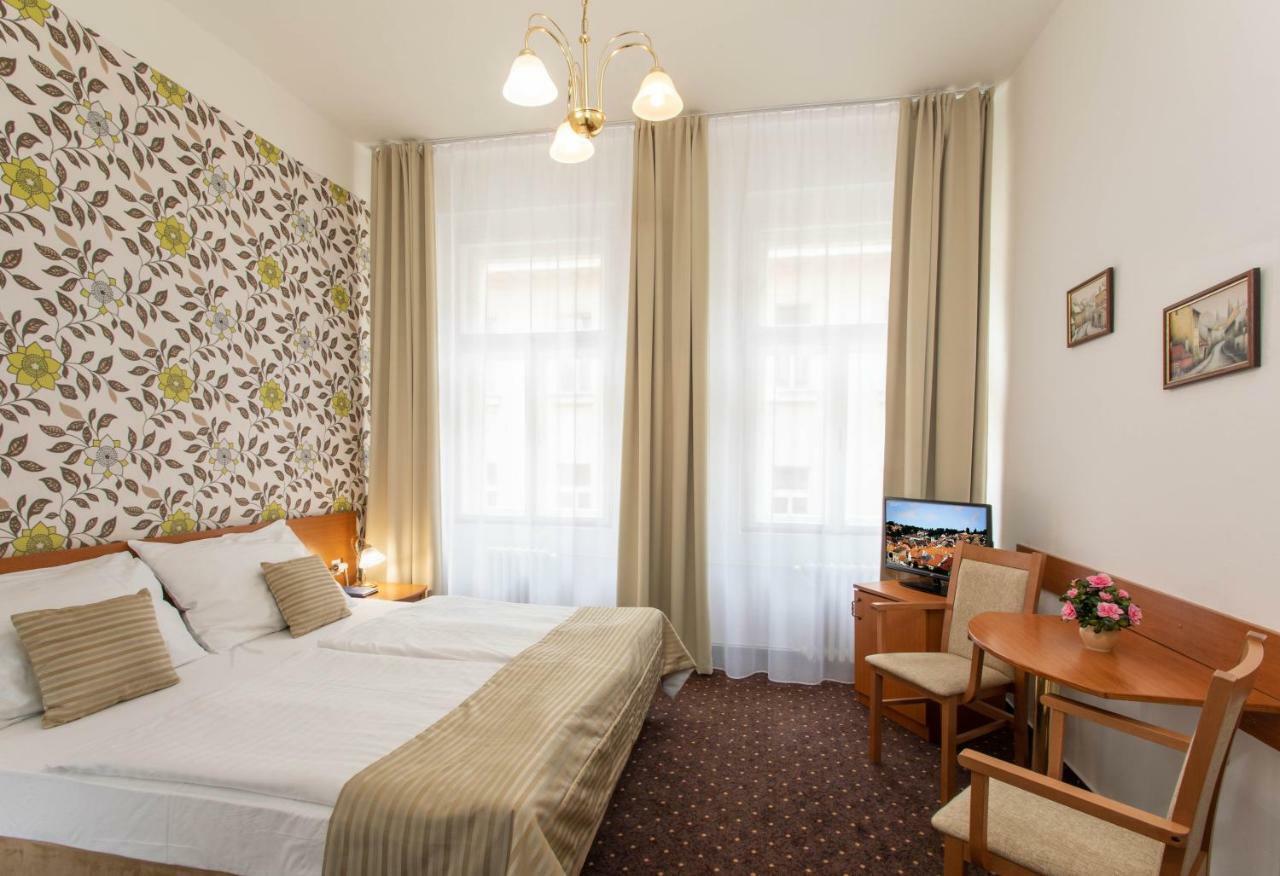 Double Room with Bathroom,835583468:JPEG