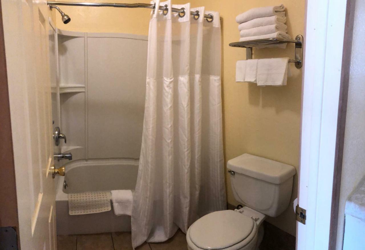 Deluxe Queen Room with 2 Queen Beds - Non Smoking