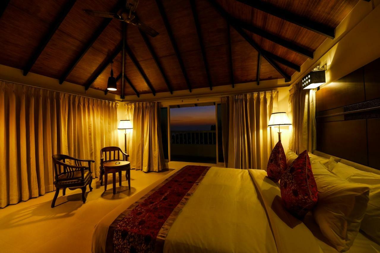 Standard King Room (Free Breakfast + Complimentary Welcome Drink on arrival + 10% off on session of Spa + Complimentary Hi-Tea)
