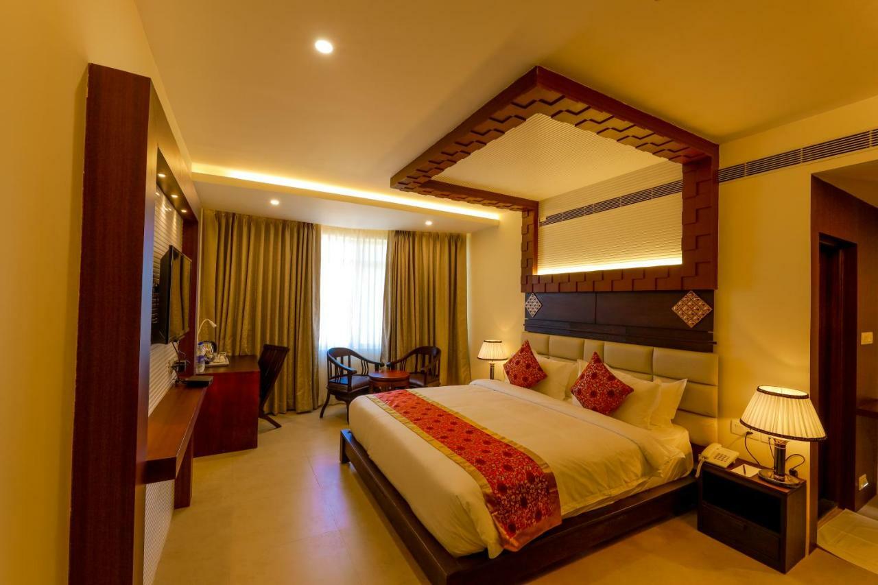 Deluxe Room (Free Breakfast + Complimentary Welcome Drink on arrival + 10% off on session of Spa + Complimentary Hi-Tea)