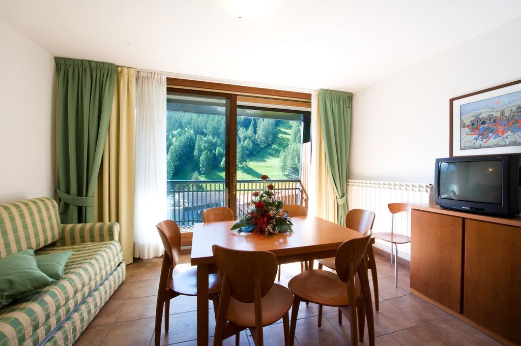 Superior One-Bedroom Apartment (4 Adults)