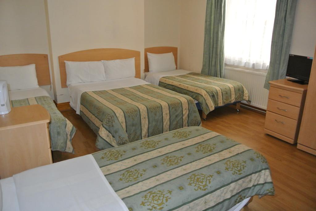 Family Room,110664744:JPEG