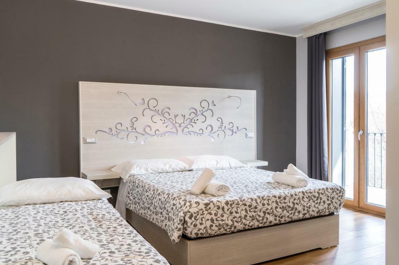 Kamer met Kingsize Bed en Rolstoeltoegankelijke Douche - Geschikt voor Gasten met een Lichamelijke Beperking