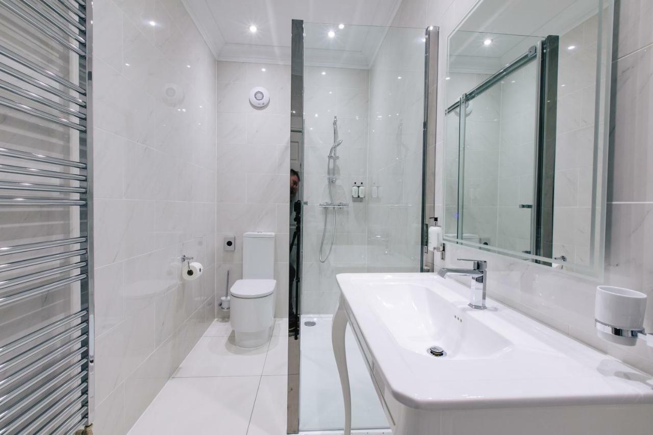 MacDonald Suite