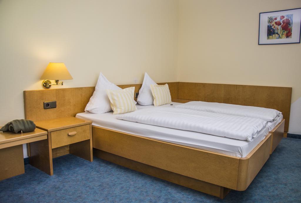 Großes Komfort Doppel-/Zweibettzimmer