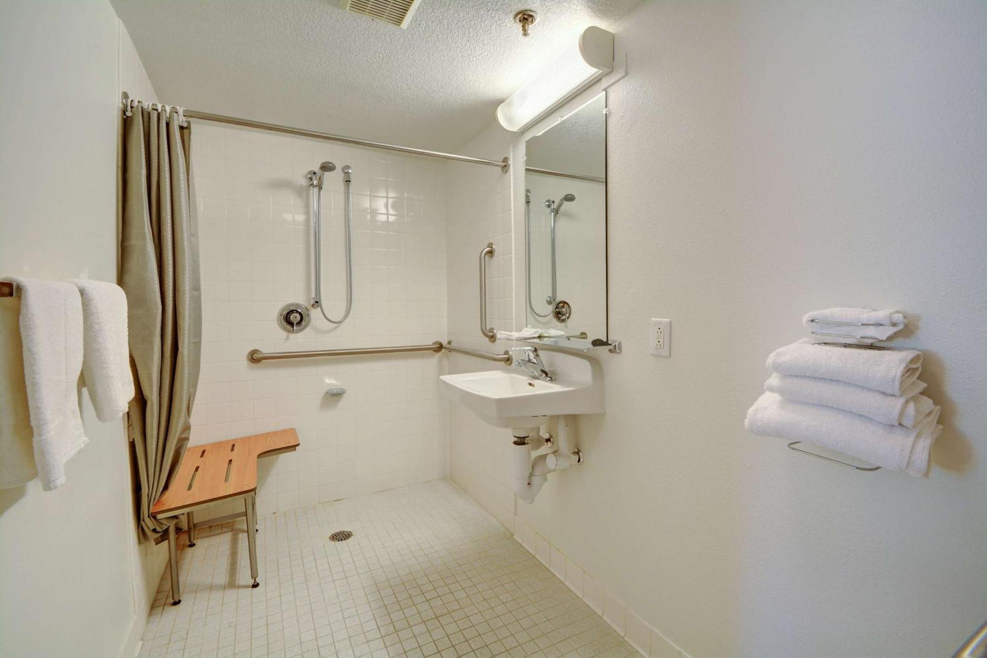 Queen Room - Disability Access