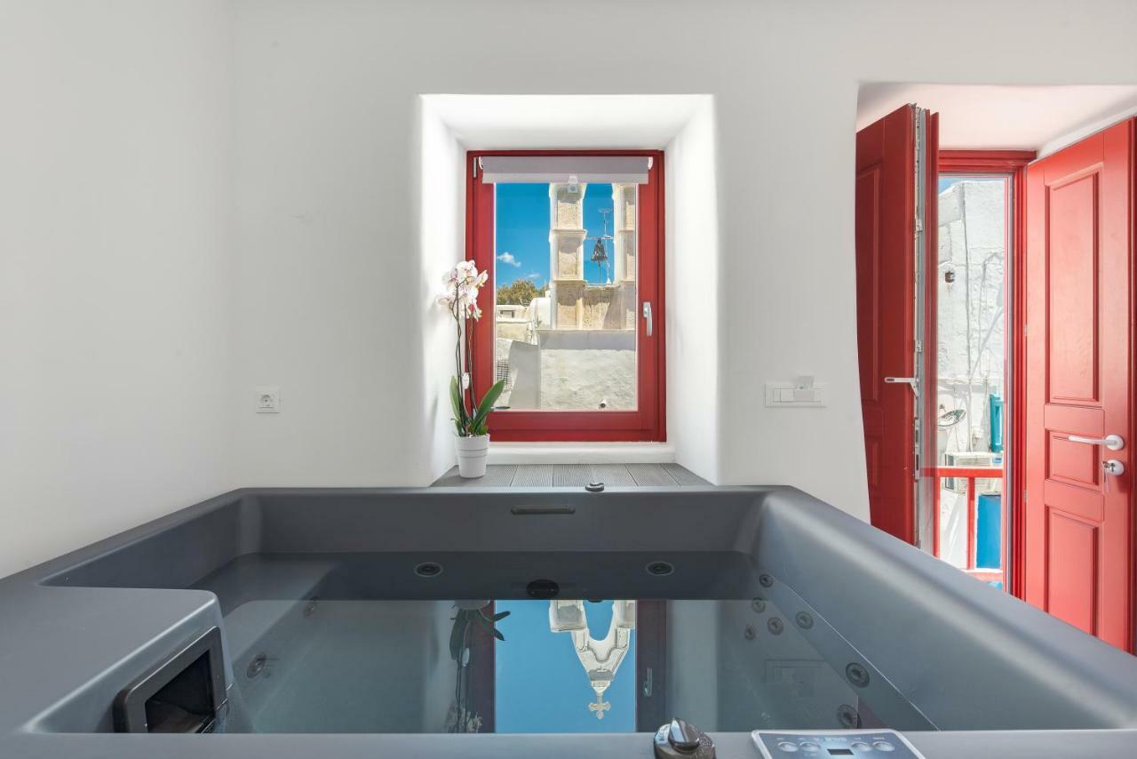 Deluxe Town View Suite Indoor Hot Tub,798524307:JPEG