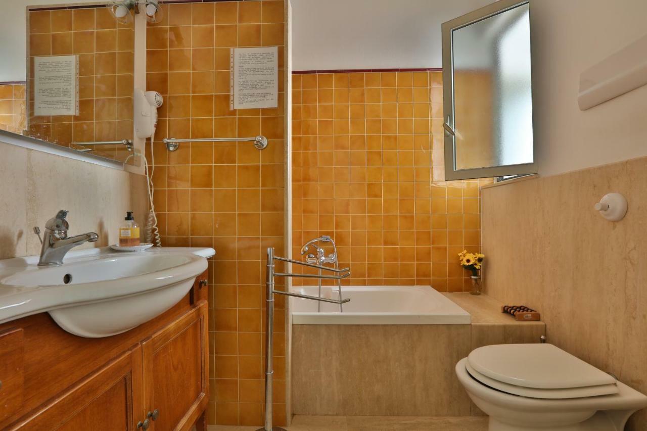 Basic Triple Room with Shared Bathroom
